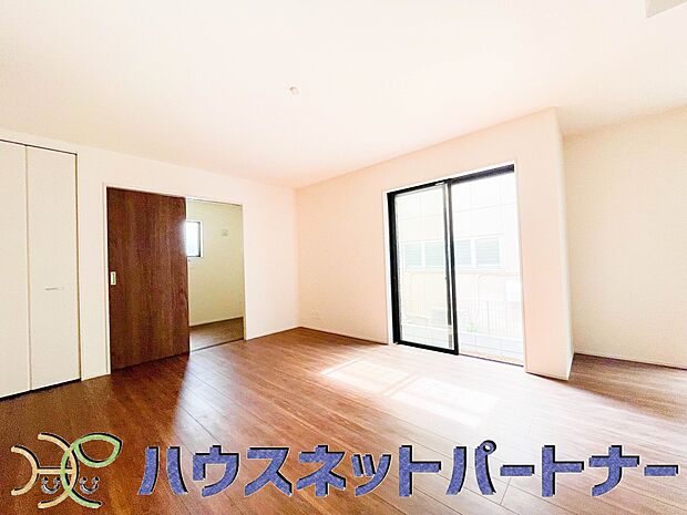 陽だまりのある光彩豊かなリビングは、何よりも快適で心休まる時間を過ごせます。