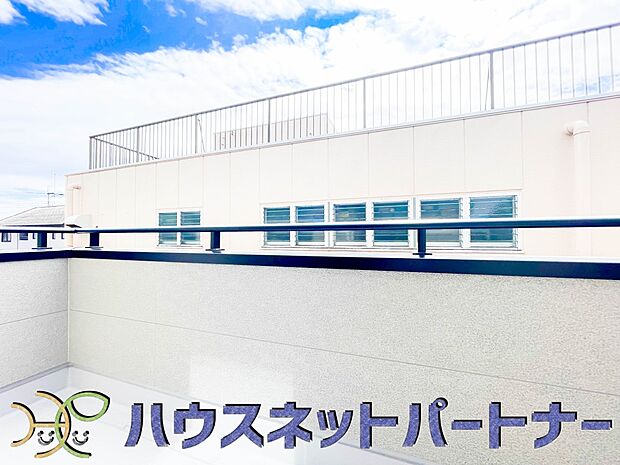 2面バルコニーで洗濯物が多い時など活躍します。