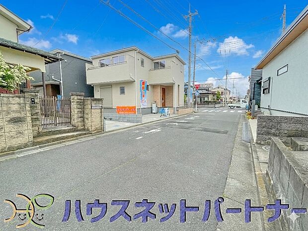 前面道路の日当たりの良い明るいお家。