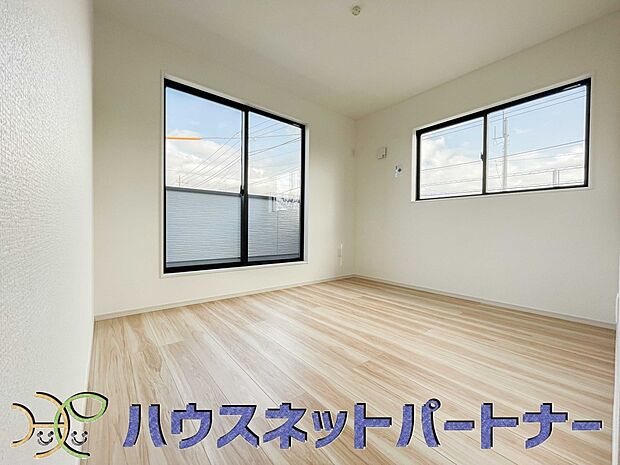 陽射しがぽかぽかと差し込むお部屋は湿気やカビの心配も減るので快適に過ごせます。