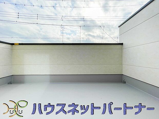 南バルコニーから差し込む陽光・通風は、住環境・快適性と共に有り続ける貴重な「財産」です。この新築戸建に住まう事で手に入れるものは、きっと日常にとっても貴重な存在となるはずです。