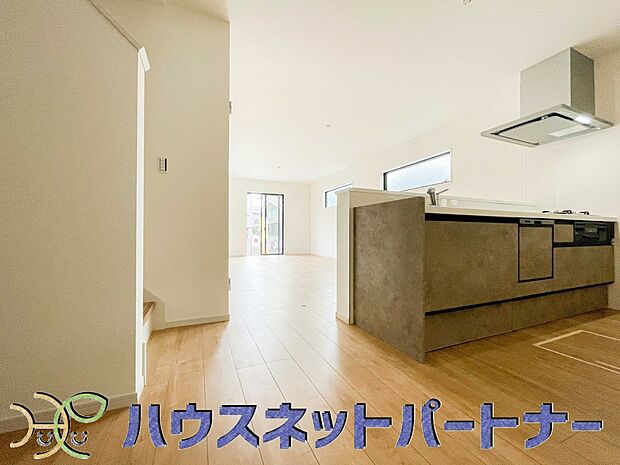 インテリアショップで見掛けた「あの家具」も置ける、ゆったりとした空間。時に広さが上質な寛ぎの時間になる事も。