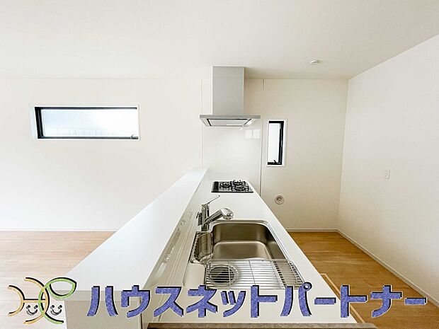 お料理できたらカウンターから手渡しができます。家族で会話をしながらお料理を楽しく。