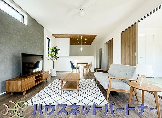 家族でくつろぐリビングは16帖。風通しも優れています。※家具はイメージです。