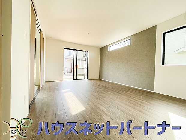 大好評のアクセントクロス。お部屋の壁紙を一部分だけ違う壁紙に変えることをアクセントクロスといいます。室内を広く見せ、個性的な空間を演出します。スタイリッシュな雰囲気づくりにも効果的。