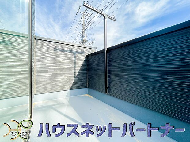 南バルコニーから差し込む陽光・通風は、住環境・快適性と共に有り続ける貴重な「財産」です。この新築戸建に住まう事で手に入れるものは、きっと日常にとっても貴重な存在となるはずです。