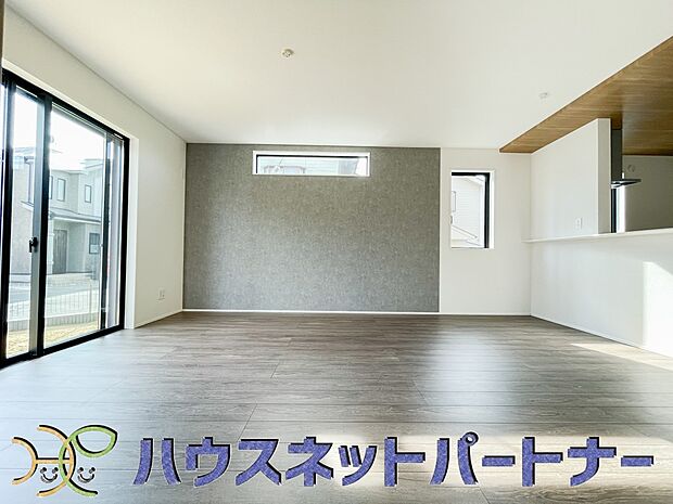 通風・採光に優れ、心地よい光と風が溢れています。 贅沢で豊かな居住性と、プライドを満たすクオリティが見事に調和した住空間。新築ならではの快適なひとときをご体感頂ける筈です。