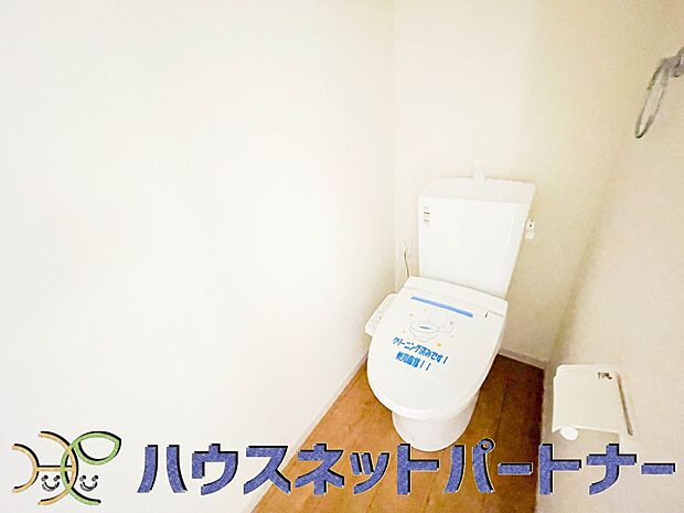 快適な生活を送るための必須アイテムとなった洗浄機能付トイレ。おしり洗浄、ビデ洗浄、暖房便座の3つの機能を標準装備しています。