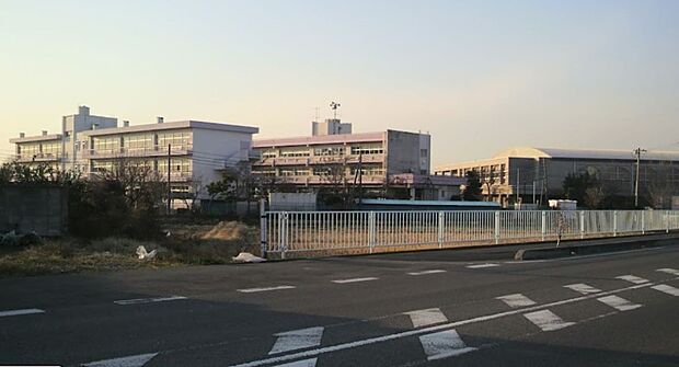 周辺環境-中学校(750m)春日部市立武里中学校