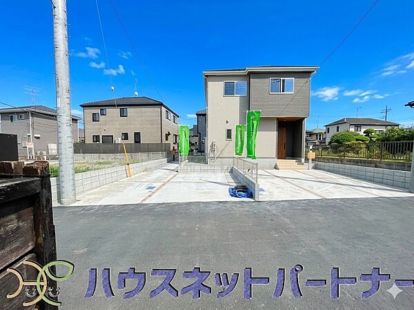 宅配ボックス。好きな時間にいつでも荷物を受取れるため、到着時間を気にして自宅で待機したり、再配達の連絡をする手間がかかりません。共働きなど不在が多い方、ネット通販の利用が多い方に大変便利。