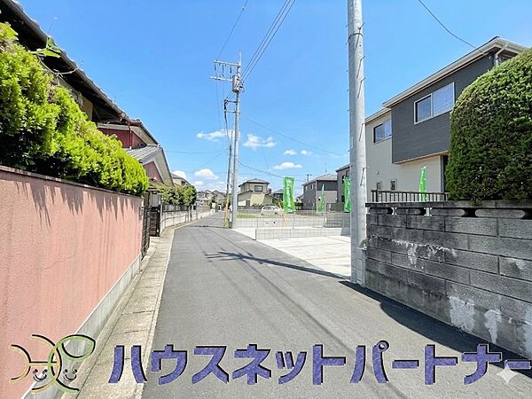 前面道路でお車を駐車するのも楽々。