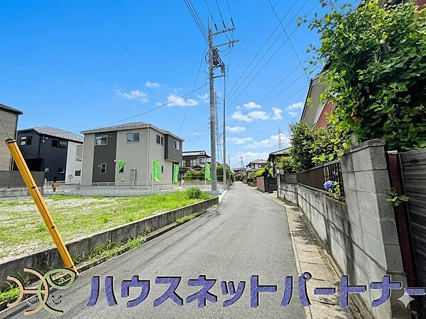 前面道路の日当たりの良い明るいお家。