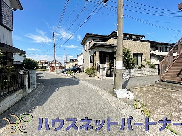 前面道路の日当たりの良い明るいお家。