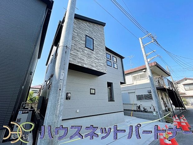 豊かで快適な暮らしを。ここから始まる「日常」はご家族にとってかけがえのない時間となります。少しでも豊かに、快適に。そんな想いから本邸宅は生まれました。