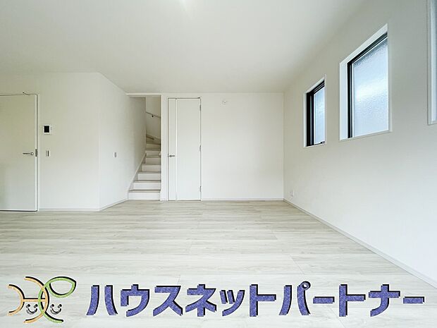 うららかな陽射しがどのお部屋にも降り注ぎますように、快適さを追求した間取設計。得難い立地環境での生活を恵みの豊かな永住の地へと変えてくれます。