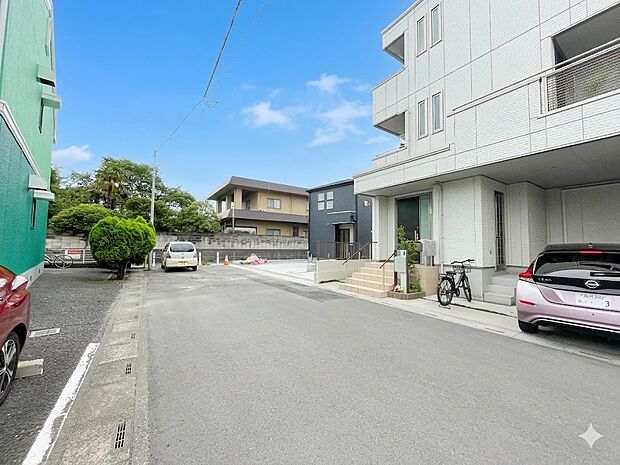 居住者の帰り、訪れる方を優しく迎える・安らぎに満ちた生活空間を予感させる。健やかな暮らしを楽しめそう。