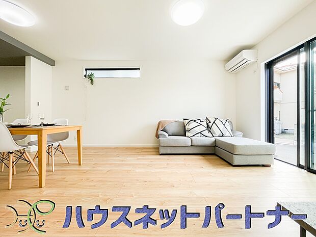 通風・採光に優れ、心地よい光と風が溢れています。 贅沢で豊かな居住性と、プライドを満たすクオリティが見事に調和した住空間。新築ならではの快適なひとときをご体感頂ける筈です。