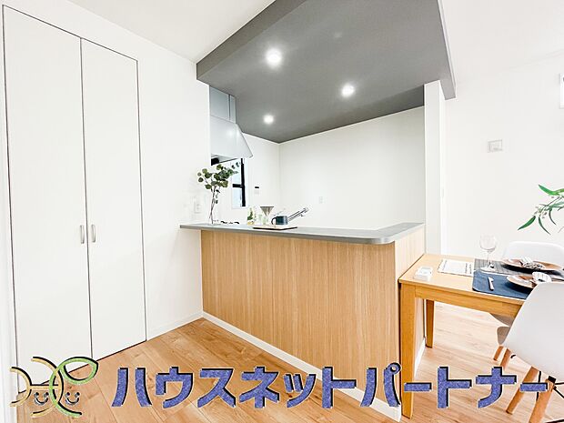 リビングダイニングに目が届くので、料理をしながら家族との会話もはずみそう。