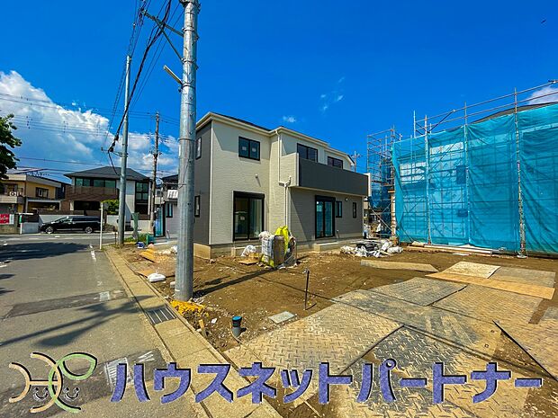 通勤や家族の送迎など、毎日の生活にマイカーが欠かせない方にとって駐車場は大事な条件。敷地内にカースペースがあれば、お出かけやお買い物の際の搬入出もらくらくです。