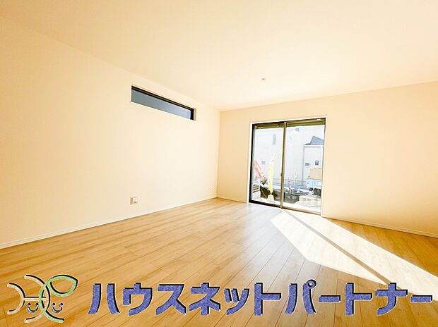 通風・採光に優れ、心地よい光と風が溢れています。 贅沢で豊かな居住性と、プライドを満たすクオリティが見事に調和した住空間。新築ならではの快適なひとときをご体感頂ける筈です。