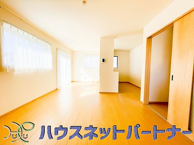 陽だまりのある光彩豊かなリビングは、何よりも快適で心休まる時間を過ごせます。