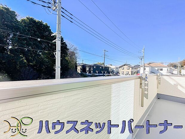 南バルコニーから差し込む陽光・通風は、住環境・快適性と共に有り続ける貴重な「財産」です。この新築戸建に住まう事で手に入れるものは、きっと日常にとっても貴重な存在となるはずです。