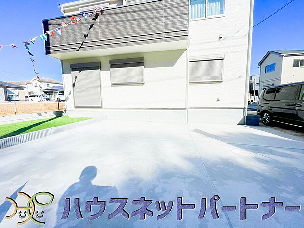 戸建ての購入を検討することになったきっかけに「駐車場を持てること」を挙げる方が多くいらっしゃいます。駐車場代金を支払続ける必要がないことは、駐車場付き戸建を持つ最大のメリットです。