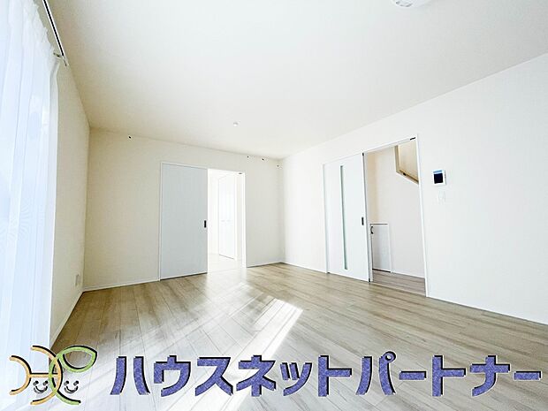 家族の温かさと陽光の暖かさ、楽しい毎日と明るい未来を予感させる「空間が織り成すひとつ先の住み心地」を演出します。