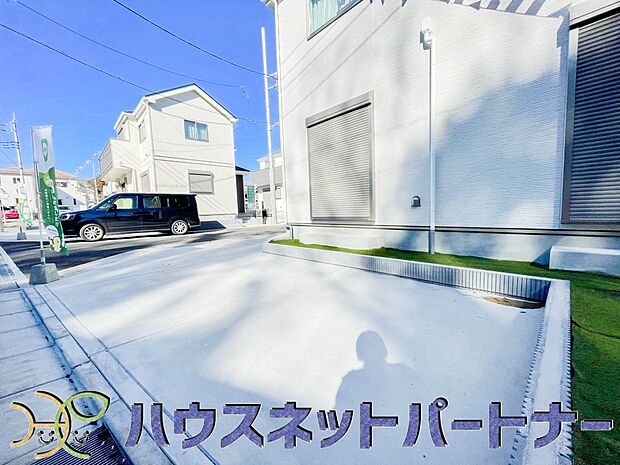 通勤や家族の送迎など、毎日の生活にマイカーが欠かせない方にとって駐車場は大事な条件。敷地内にカースペースがあれば、お出かけやお買い物の際の搬入出もらくらくです。