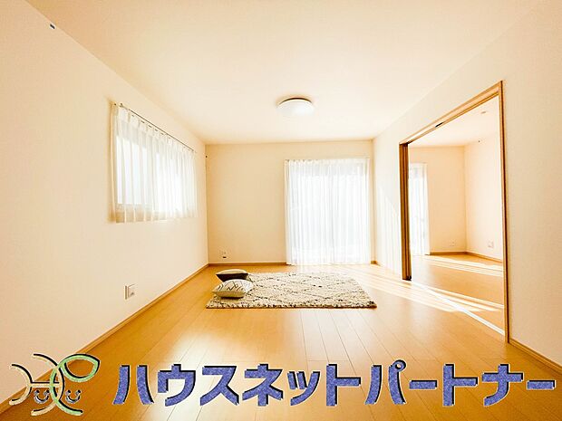 インテリアショップで見掛けた「あの家具」も置ける、ゆったりとした空間。時に広さが上質な寛ぎの時間になる事も。