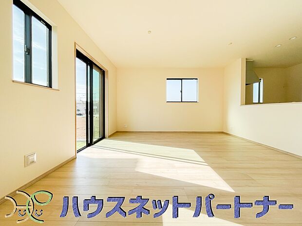 インテリアショップで見掛けた「あの家具」も置ける、ゆったりとした空間。時に広さが上質な寛ぎの時間になる事も。