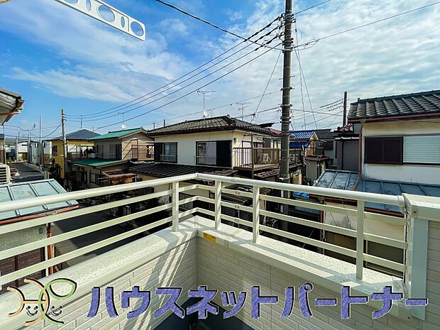季節感を演出する多彩な樹木と豊かな彩りが重なり、四季折々の変化を楽しめる心地よい場所となることでしょう。時間の経過と共に味わいが出る素敵な空間へ。