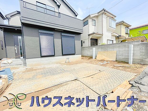 カースペース。通勤や家族の送迎など、毎日の生活にマイカーが欠かせない方にとって駐車場は大事な条件。敷地内にカースペースがあれば、お出かけやお買い物の際の搬入出もらくらくです。