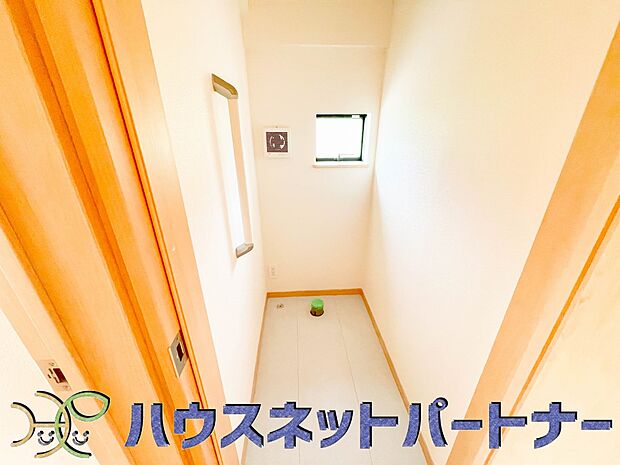 シャワートイレは、ちょっとした小物で心地よい空間造りをしてみて下さい。