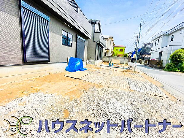 戸建ての購入を検討することになったきっかけに「駐車場を持てること」を挙げる方が多くいらっしゃいます。駐車場代金を支払続ける必要がないことは、駐車場付き戸建を持つ最大のメリットです。