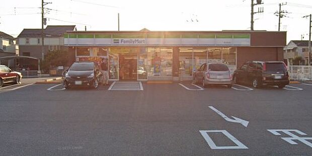 周辺環境-コンビニ(700m)ファミリーマート 野田堤根店