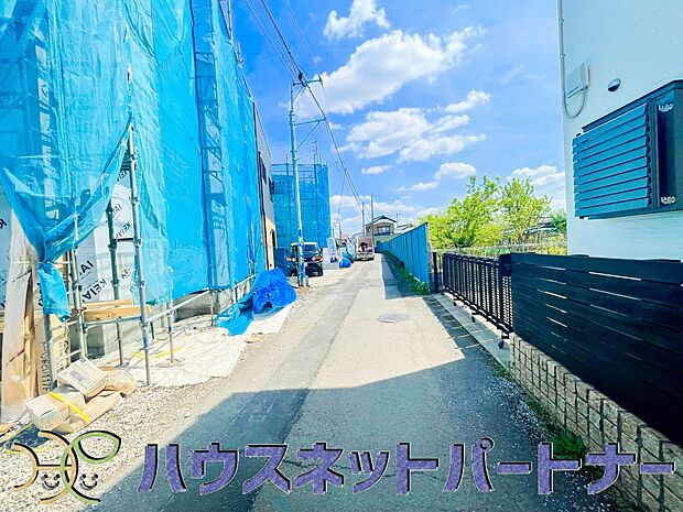 前面道路でお車を駐車するのも楽々。