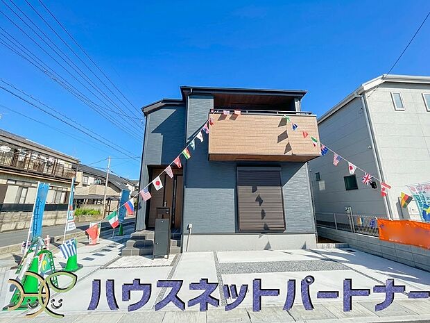 宅配ボックス。好きな時間にいつでも荷物を受取れるため、到着時間を気にして自宅で待機したり、再配達の連絡をする手間がかかりません。共働きなど不在が多い方、ネット通販の利用が多い方に大変便利。