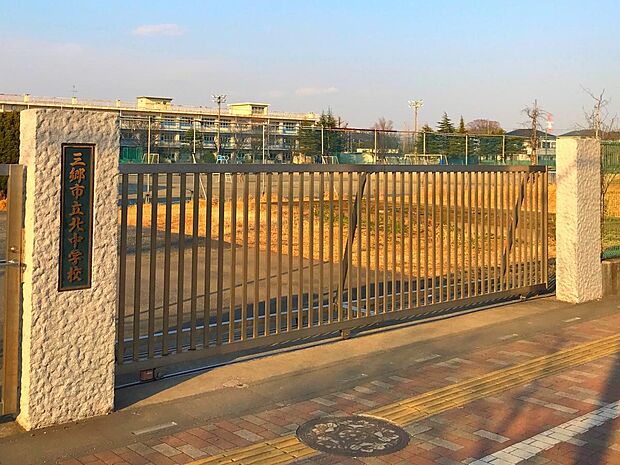 周辺環境-中学校(1440m)三郷市立北中学校