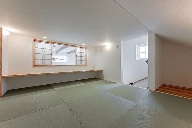 適度なこもり感があり、秘密基地のように遊べるロフトはお子様がワクワクする空間の一つ。