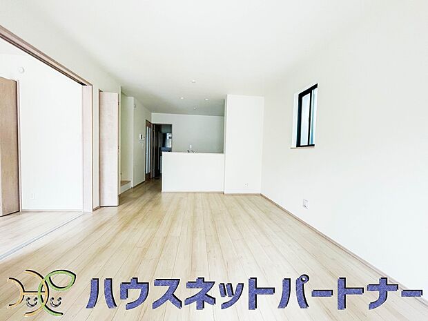 陽だまりのある光彩豊かなリビングは、何よりも快適で心休まる時間を過ごせます。