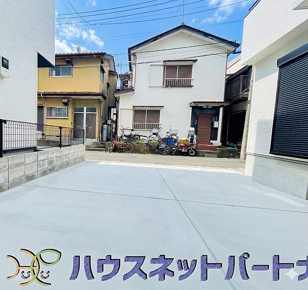 前面道路でお車を駐車するのも楽々。