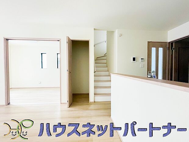 お料理できたらカウンターから手渡しができます。家族で会話をしながらお料理を楽しく。