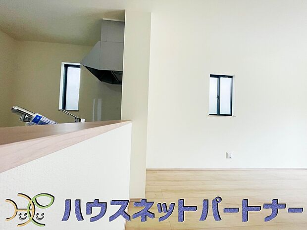 家族の様子を見ながらキッチンでお料理。一日の出来事を会話しながらの家事は嬉しいコミュニケーション。