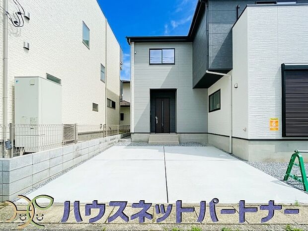 通勤や家族の送迎など、毎日の生活にマイカーが欠かせない方にとって駐車場は大事な条件。敷地内にカースペースがあれば、お出かけやお買い物の際の搬入出もらくらくです。