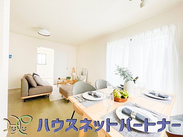 通風・採光に優れ、心地よい光と風が溢れています。 贅沢で豊かな居住性と、プライドを満たすクオリティが見事に調和した住空間。新築ならではの快適なひとときをご体感頂ける筈です。