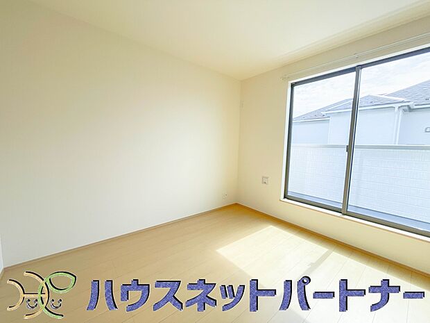 陽射しがぽかぽかと差し込むお部屋は湿気やカビの心配も減るので快適に過ごせます。