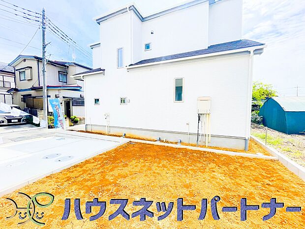 自宅に土いじりが出来るスペースって本当にいいですよね。季節のお花を植えてみては如何ですか。