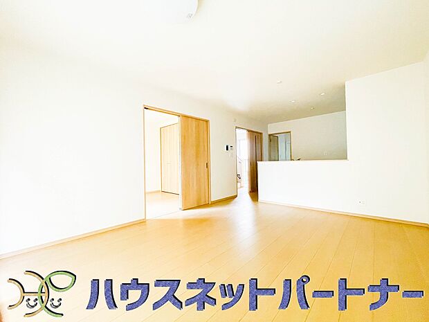 インテリアショップで見掛けた「あの家具」も置ける、ゆったりとした空間。時に広さが上質な寛ぎの時間になる事も。