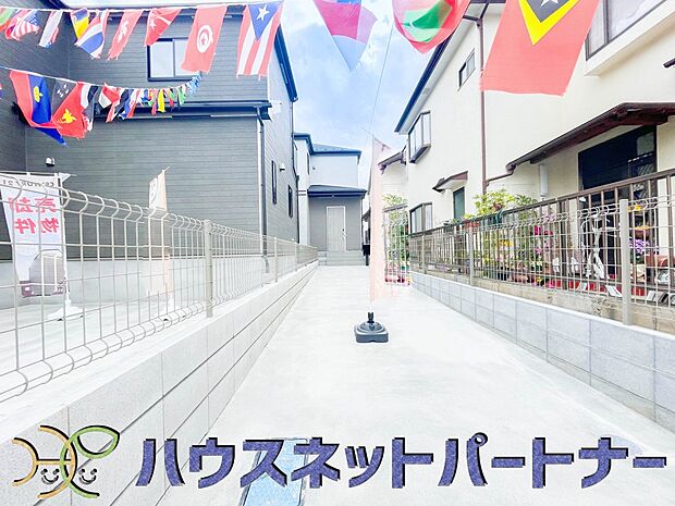 駐車場がある戸建を持つ最大のメリットは、駐車場代金を支払い続ける必要がないことです。賃貸住宅に住んでいる方が、戸建の購入を考えるきっかけに挙げることが多いようです。